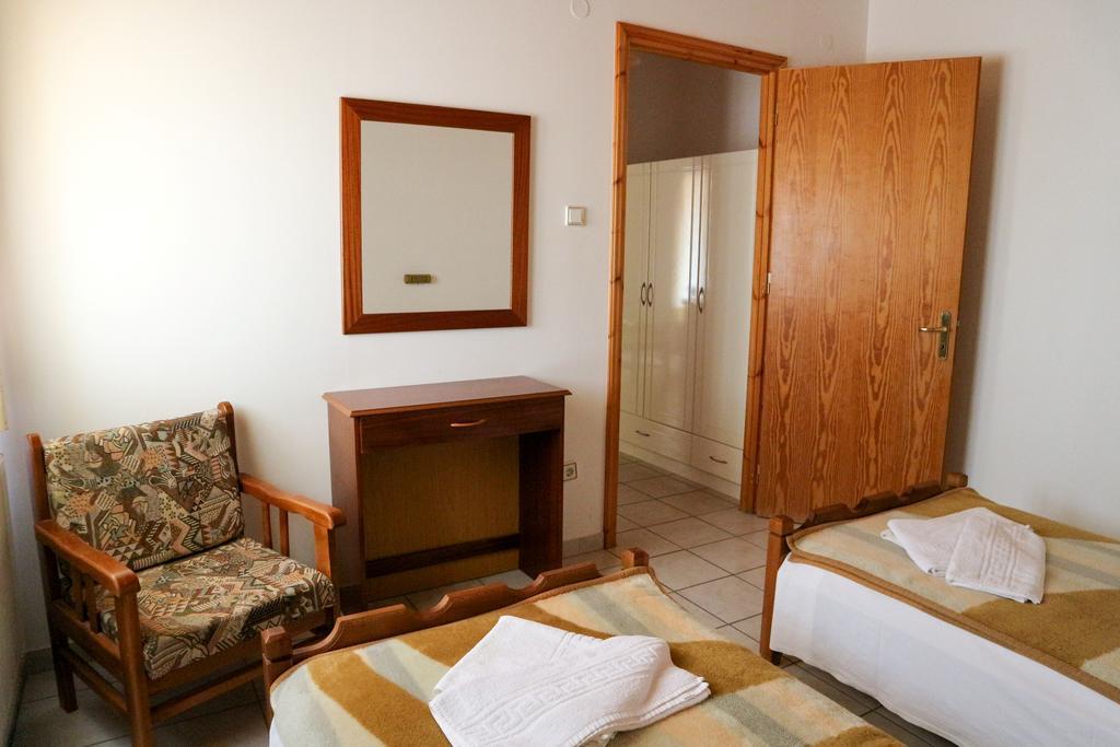 Hotel Elatofilito Athamanio Exteriör bild