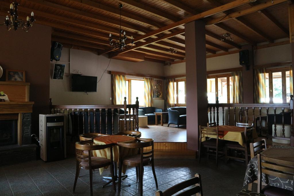 Hotel Elatofilito Athamanio Exteriör bild